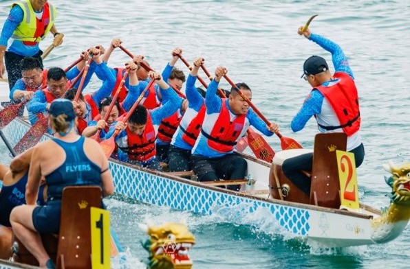 Dragonboating Cropped (1)